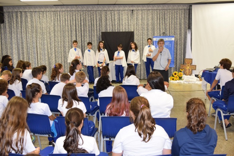 Fundamental II - Celebração de Páscoa Fundamental II - Celebração de Páscoa