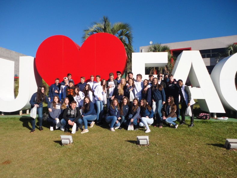 Ensino Médio: Feira de Profissões na FAG