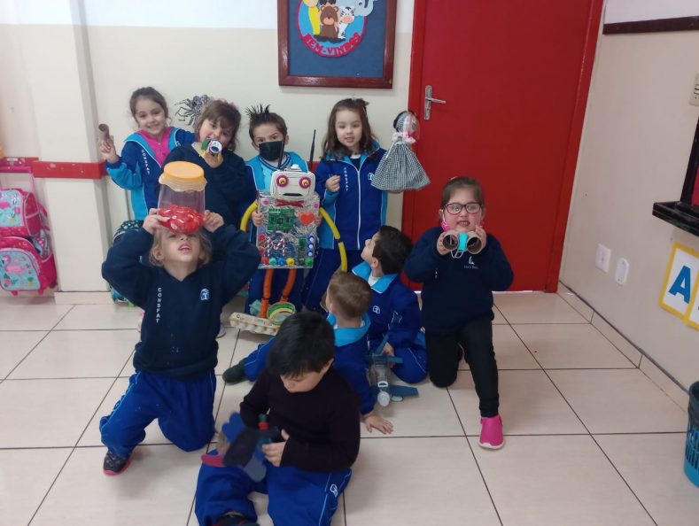 Infantil IV - Brinquedos recicláveis