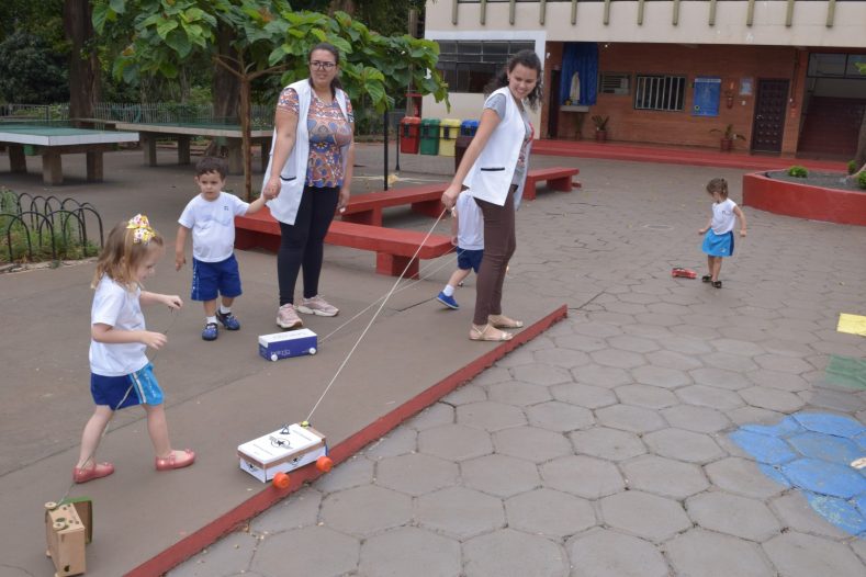 Infantil II: Carrinhos reciclados